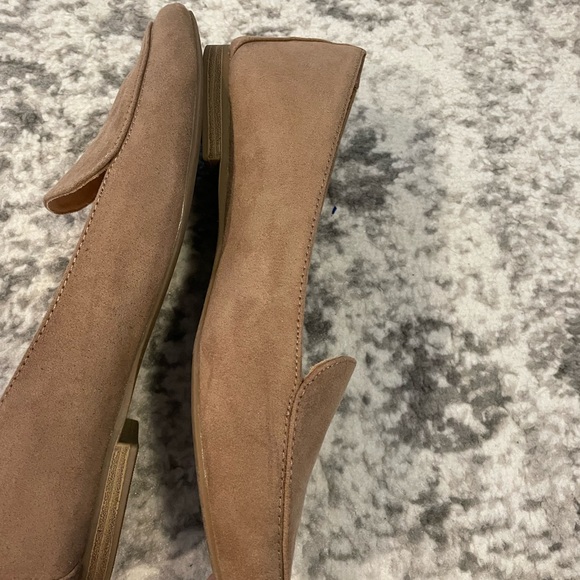4/$20 Neutral flats — suede feel. Sz 7 - Picture 5 of 5